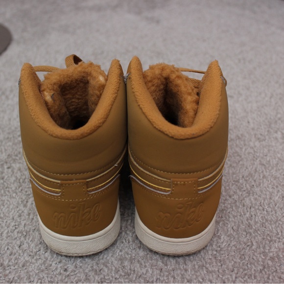 LAST CHANCE Women’s Nike Ebernon Mid SE in Wheat - Picture 6 of 8